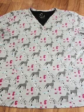 2XL Grey Gray w/ Dogs Design Prints Maevn Scrub Top 3 Front Pockets